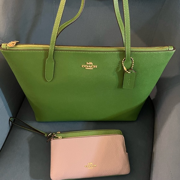 🆕 Coach Pebble Leather Zip Top Tote NWT - Picture 10 of 11